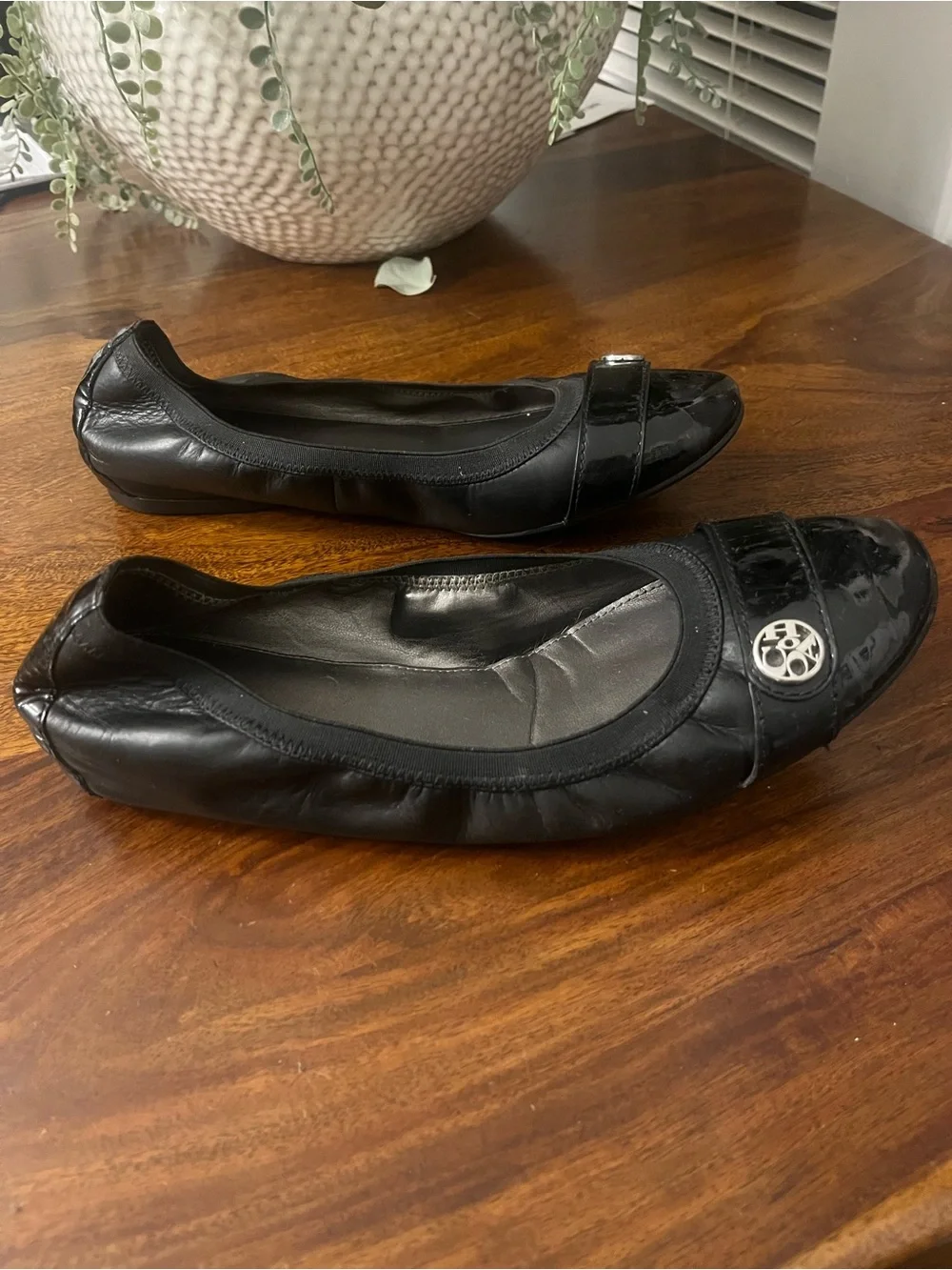 Coach Chelsea Black Leather Patent Ballet Flats Logo Size 10